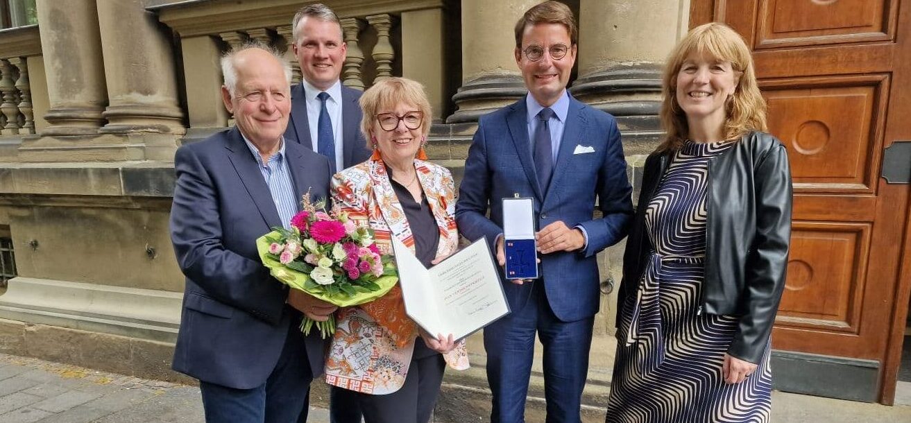 Order of Merit for Elisabeth Cosanne-Schulte-Huxel